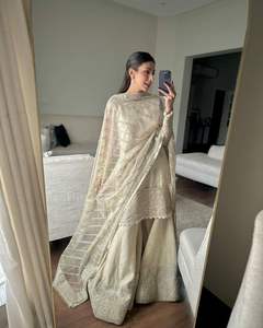 Ensemble haut et pantalon brodés gracieux avec Dupatta Parfait pour les fêtes, les mariages et les occasions élégantes de vêtements ethniques - Product Image 1