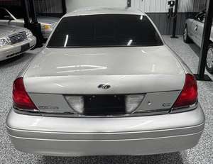 Ford Crown Victoria Interceptor Pursuit 2011, Turbo Diésel, Transmisión Manual, Interior Oscuro, Asientos de Tela, Volante a la Izquierda, R16 - Product Image 6