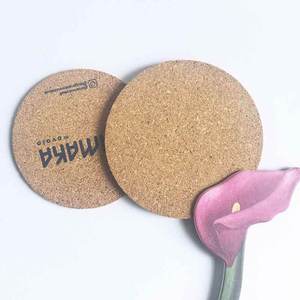 Ensemble de dessous-de-verre en bois massif écologique, conçu pour un usage quotidien pratique, avec un beau grain de bois - Product Image 6