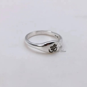 Anillo Om de Plata de Ley 925 con Símbolo Aum, Hecho a Mano, Rodio, Grabado Personalizado, Joyería de Yoga para Meditación, Regalo Espiritual - Product Image 5