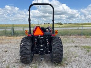 Tractor agrícola CASE IH FARMALL 25A, cortacésped, tracción en las 4 ruedas, maquinaria agrícola grande, motor potente, rendimiento eficiente - Product Image 6