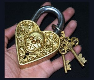 Latest Fully Functioning Casted Brass Heart Shape Lock <b>Padlock</b> Quality Collection Model 5069 Elegant Design for Outdoor Decor - Product Image 5
