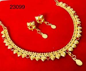 Ensemble de collier ras du cou traditionnel plaqué or avec pierre rouge et boucles d'oreilles assorties |   Bijoux de Mariage Imitation Vente en Gros Modèle 23099 - Product Image 1