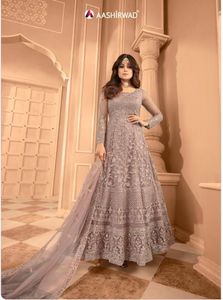 Fancy Trending Indiase Traditionele Nieuwste Designeroutfit Zwaar Vlindernet Salwar <span class=keywords><strong>Kameez</strong></span> Met Borduurwerk Wholesale Rate