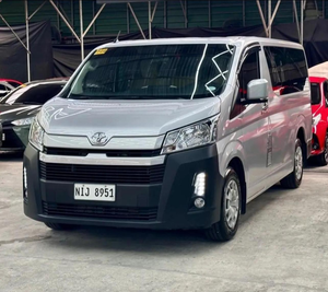 VENTES FLASH : Autobus Toyota Hiace d'occasion 18 places, très propre intérieur et extérieur - Product Image 1