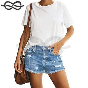 Shorts de mezclilla casuales de tiro medio para mujer con volantes, elásticos, desgastados, con dobladillo sin rematar, transpirables, ideales para el uso diario cómodo. - Product Image 4