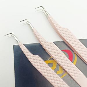 Pince à épiler professionnelle en acier inoxydable à 90 degrés de couleur rose avec logo personnalisé, prise parfaite pour les artistes de cils - Product Image 6