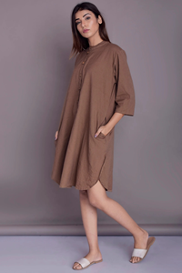 Vestido Camisero de Algodón Ecológico para Mujer, Largo hasta el Suelo, Cintura Natural, Corte Holgado, Estilo Casual, Color Marrón, Tipo Túnica, con Botones y Bolsillos - Product Image 2