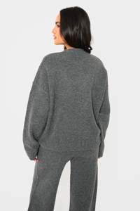 ชุดวอร์มผู้หญิง 2 ชิ้น แบบถักลายปัก ติดกระดุม มีกระเป๋า แขนยาว สำหรับฤดูหนาว - Product Image 4