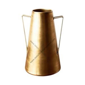 Florero moderno de hierro dorado cepillado costero con diseño de cono y manijas triangulares para decoración de boda de oficina en casa - Product Image 2