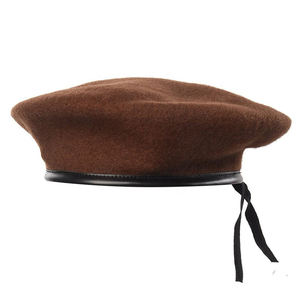 Sombrero de boina suave elegante elaborado con cuidado y atención con ajuste elástico y diseño atemporal para una ropa informal elegante Sombreros - Product Image 2