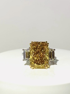 Lujo 18K Oro blanco Amarillo Emrald oro blanco Lab Grown Vivid Yellow Emrald Anillo de diamante de corte brillante VS1 IGI Certified - Product Image 3