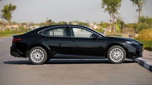 Nuevo Toyota Camry LE 2.5L, interior negro, transmisión automática, sedán de 5 plazas - Product Image 6