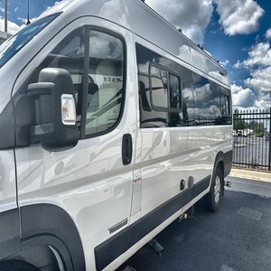 Winnebago T-r-a-v-a-t-o 59G 2022 en parfait état - Product Image 2