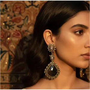 Boucles d'oreilles pendantes en or 14 carats et 18 carats, bijoux fantaisie, pierre noire, avec perle et diamant, style vintage mignon pour les mariages - Product Image 3