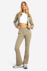 Nuevo conjunto de Sudadera con capucha corta de gran tamaño para mujer, pantalones de chándal de pierna ancha, conjunto de chándal de 2 piezas de algodón transpirable con LOGO personalizado - Product Image 2