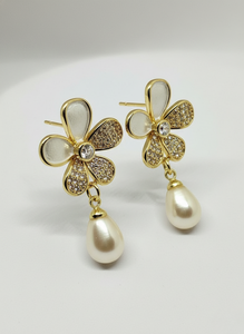 Boucles d'oreilles Jhumka traditionnelles indiennes plaquées or avec perles d'eau douce naturelles, qualité d'exportation premium - Product Image 4