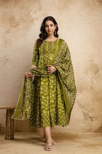 Robe en rayonne de qualité supérieure avec broderie de séquence Dupatta pour fabricant indien - Product Image 3