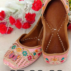 Jutti de style indien pour les fêtes, broderie en cuir, artisanat, jutti pour femmes - Product Image 1