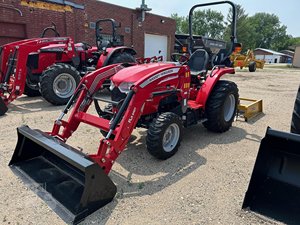Tractor de Ruedas Massey Ferguson 1840E 2023 en Venta con Cargador, Motor de 45HP y Transmisión, 3 Horas de Trabajo para Uso Agrícola - Product Image 5