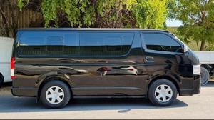 Toyota Hiace usata del 2017, 10 posti, 4x4, 4 cilindri, 2.7L, potenza 178 CV, benzina, cambio automatico, trazione posteriore, guida a destra. - Product Image 4