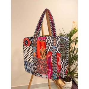 Sac fourre-tout matelassé indien patchwork reconstitué pour femme, grande taille, broderie en coton léger pour usage quotidien en extérieur - Product Image 1