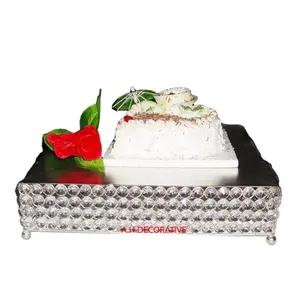 特別な充電器プレートイベント用シルバークリスタルケーキスタンド結婚式のケーキの装飾用の正方形の豪華なクリスタルケーキスタンド