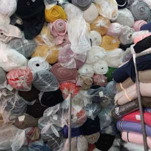 Tela de Poliéster y Elastano Velboa Brillante Jenny Stock, la Mejor Calidad para Vestidos de Mujer, Ropa y Textiles para el Hogar - Product Image 2