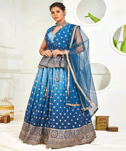 Lahenga Choli Dupatta de mariage, vêtement ethnique, design moderne multicolore, broderie de séquence en soie de rayonne douce et tendance - Product Image 4