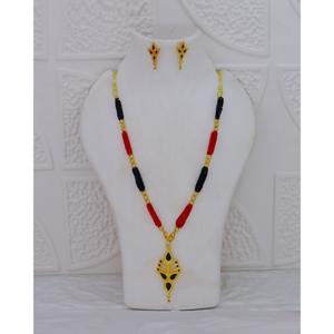 สร้อยคอจี้สไตล์อัสสัมแบบดั้งเดิม ชุบทองอย่างดี ประดับด้วยลูกปัดสีแดงและสีเขียว สำหรับผู้หญิง สร้อยคอแฟชั่นแบบขายส่ง - Product Image 2
