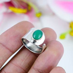 แหวนเงินพลอยสีเขียวสำหรับผู้ชายและผู้หญิง |   แหวนทำมือดีไซน์โดดเด่น |   ของขวัญเครื่องประดับสไตล์มินิมอลทันสมัย - Product Image 3