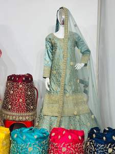 Ensemble Lehenga de mariée complet et lourd avec haut long, travail en pierre de Jarkan, 15 couleurs et 4 modèles de mariage d'hiver. - Product Image 6