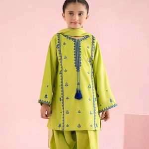 Shalwar Kameez Hecho a Mano para Niñas, Elegante y Tradicional, para Fiestas o Uso Diario, de Invierno o Verano, de Alta Calidad y Secado Rápido - Product Image 1