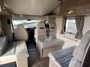 Autocaravana Usada ALCOVE Swift Edge 476 Blanca, RV de Lujo con Piso Acrílico, Capacidad para 4-6 Personas, Emisión Euro 5, Carga Útil de 11000 kg - Product Image 6