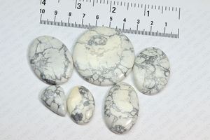 หินโฮไลต์ธรรมชาติคุณภาพเยี่ยม ขัดเงาเรียบ รูปทรงคละแบบ จำหน่ายจำนวนมาก ราคาส่ง เกรด A.A.A สำหรับทำเครื่องประดับ - Product Image 3