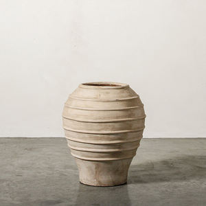 Maceta de Terracota Vintage Malih, Hecha a Mano, de Kamal Art and Craft, Color Blanco Tierra, 48x48x56 cm, para Uso en Interiores, 18.7 kg - Product Image 1