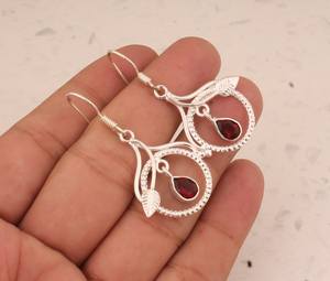 Pendientes de plata granate hechos a mano en estilo círculo y hoja elaborados en plata de ley 925 sólida perfectos para novia o regalo de boda - Product Image 5