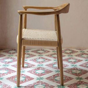 Chaise de salle à manger Mounty avec structure en teck massif et assise en rotin tressé avec finition couleur naturelle pour l'intérieur et l'extérieur. - Product Image 3