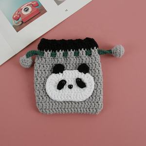 Porte-monnaie en crochet fait main en forme de panda, style dessin animé, accessoire de mode - Product Image 3