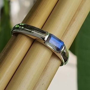 เครื่องประดับที่ละเอียดอ่อนและไร้กาลเวลาแหวนมูนสโตนแวววาวสีน้ำเงินธรรมชาติชุบทองเหลืองรูปทรงเหลี่ยมตัดเหลี่ยมเพชรพลอยสำหรับแหวนทุกเพศ - Product Image 2