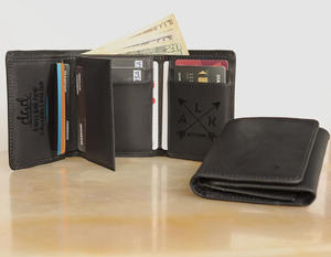 Cartera triple de cuero genuino vintage personalizable para tarjetero antirrobo unisex con cierre abierto de dos piezas - Product Image 1