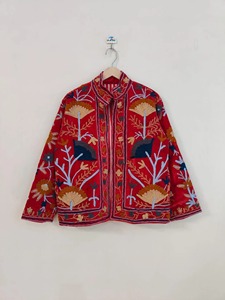 Veste brodée de style chinois rouge, col mandarin, manches longues, motif floral, broderie à la main, vêtements d'extérieur décontractés, vêtements d'automne - Product Image 1