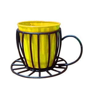 Mini jardinières exclusives en métal rehaussent votre espace avec des designs tendance jardinières suspendues pour balcon salon - Product Image 1