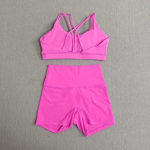 Pantalones cortos de gimnasio de cintura alta para mujer y sujetador con espalda cruzada, mono deportivo de 2 piezas de alta visibilidad para entrenamiento físico y correr - Product Image 2