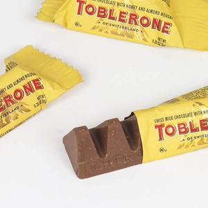 ไวท์มิลค์ช็อกโกแลตแท่งผสมถั่วแบบก้อน น้ำหนัก 100 กรัม ต่อแท่ง - Product Image 3