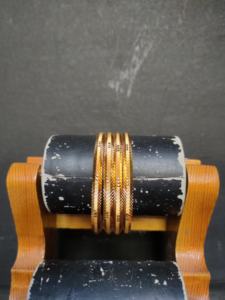 Fournisseurs en vrac Bracelets avec des bracelets à la mode de forme ronde plaqués or 22CT à vendre par les exportateurs indiens - Product Image 2