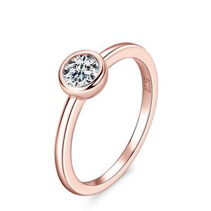 Bague de fiançailles et de mariage en argent sterling 925 avec moissanite taille brillant de 0,50 ct, 5 mm, couleur D, pureté VVS, sertie en bélière, par Black Pearl Jewels - Product Image 6