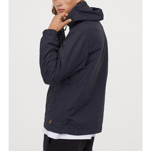 Chaqueta y Pantalones Cortavientos de Poliéster y Nailon con Cremallera y Logotipo Personalizado para Hombre, Nuevos Diseños con Cuello Alto y Logotipo en la Parte Delantera - Product Image 2