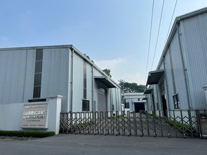 Productor de Vietnam, precio al por mayor, la mejor calidad y personalizado disponible para motor diésel 15W40 API - Product Image 4