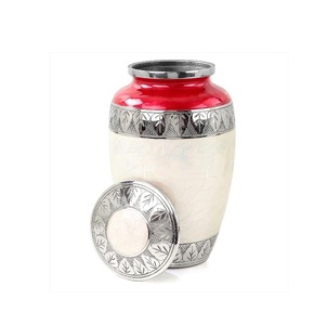 Urnas de cremación de metal de aluminio para cenizas y restos mortales | Hermosas urnas hechas a mano para humanos y mascotas (guirnalda de pétalos rojos) - Product Image 1